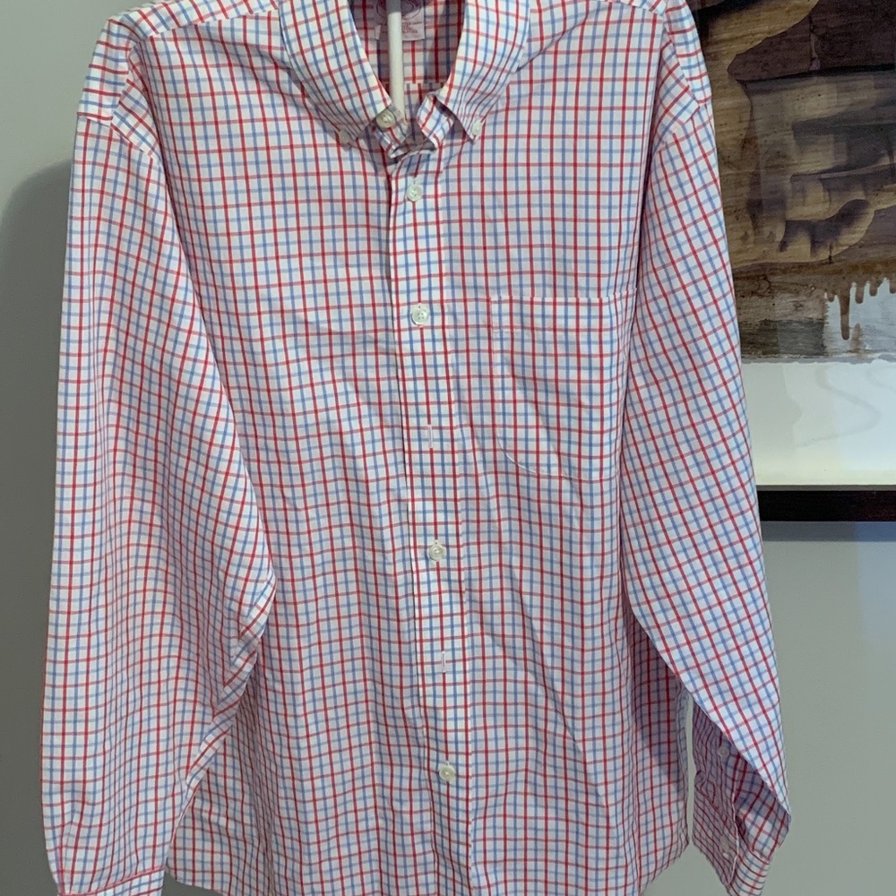 Brooks brothers men’s button down shirt. Never worn .retail 73.50